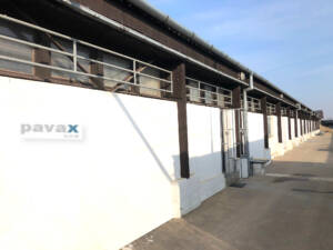 Na stránce "o nás" je foto budovy Pavax s.r.o. zvenčí